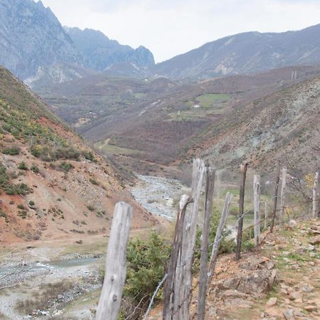 Aste Guesthouse Tropoje المظهر الخارجي الصورة