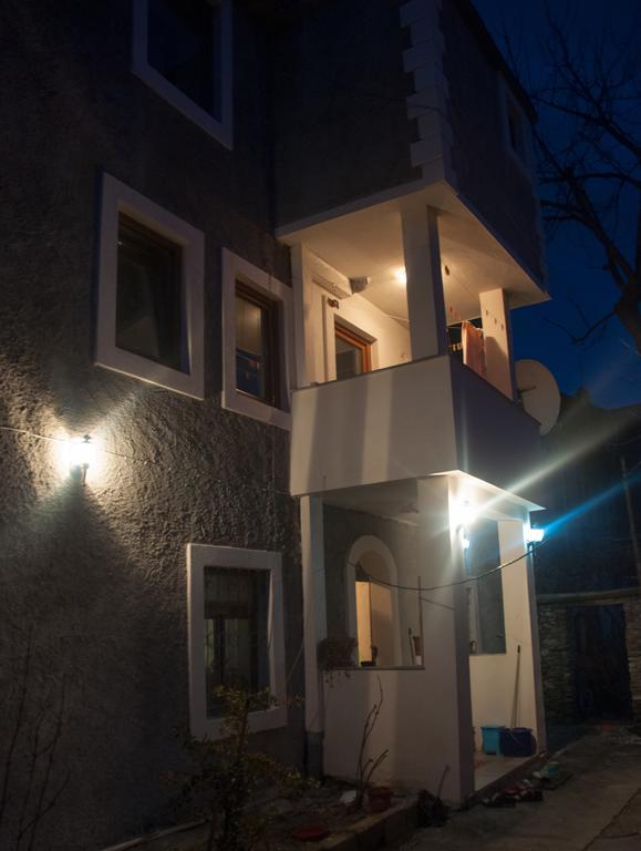 Aste Guesthouse Tropoje المظهر الخارجي الصورة