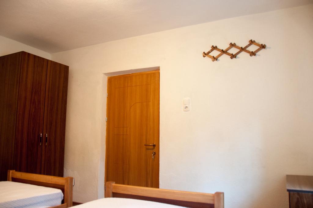 Aste Guesthouse Tropoje الغرفة الصورة