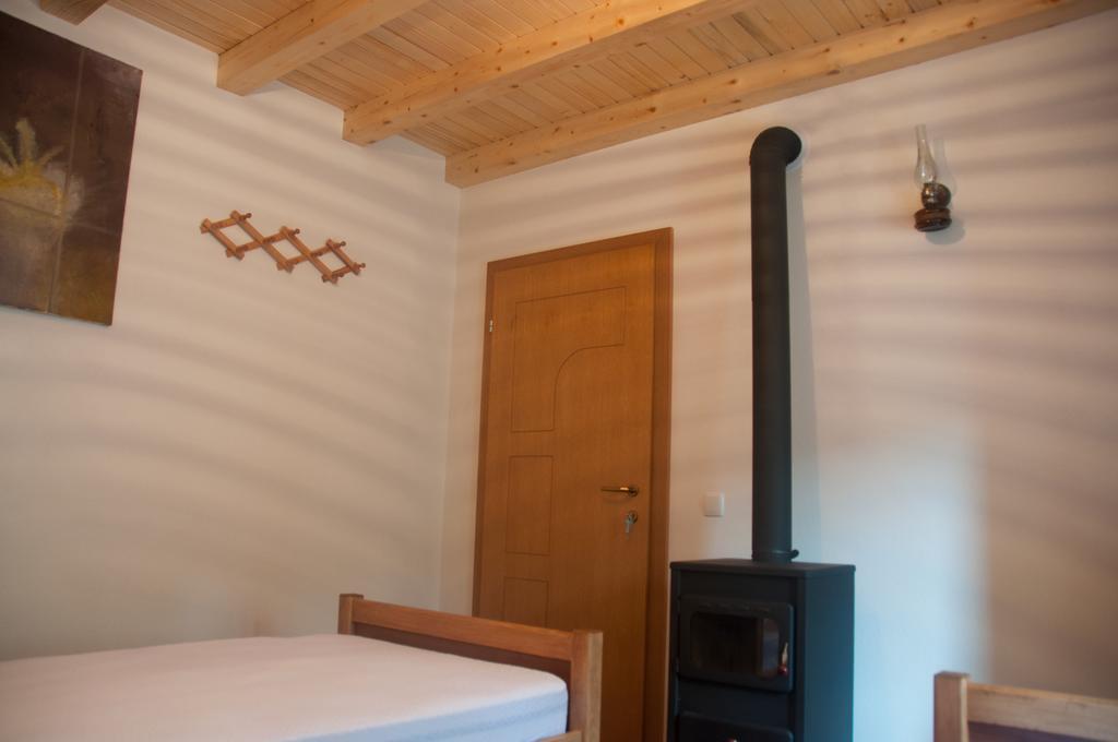 Aste Guesthouse Tropoje الغرفة الصورة