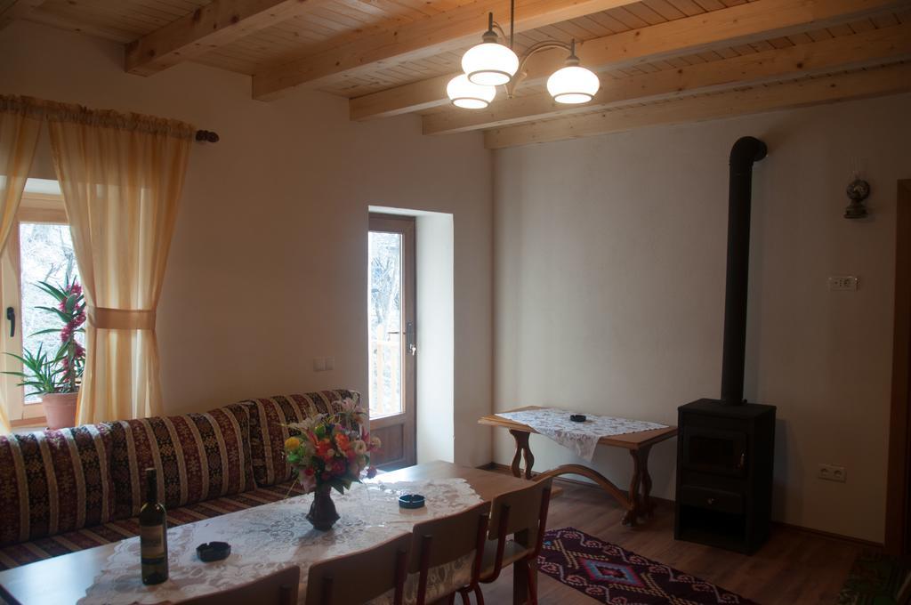 Aste Guesthouse Tropoje المظهر الخارجي الصورة