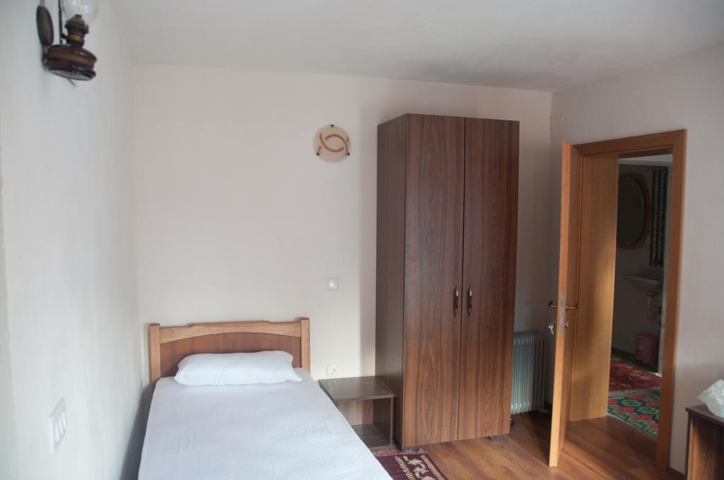 Aste Guesthouse Tropoje الغرفة الصورة