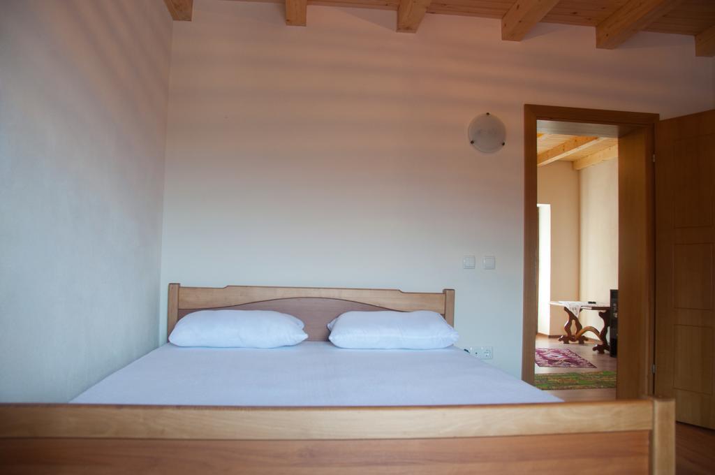 Aste Guesthouse Tropoje الغرفة الصورة