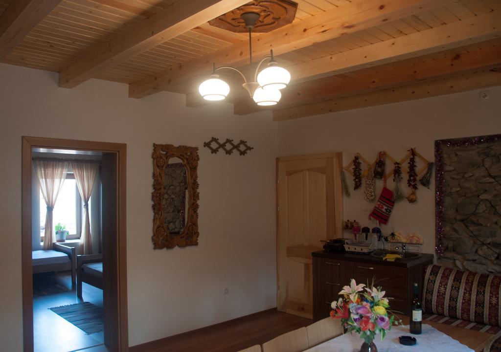 Aste Guesthouse Tropoje الغرفة الصورة