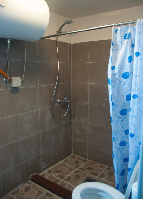 Aste Guesthouse Tropoje الغرفة الصورة