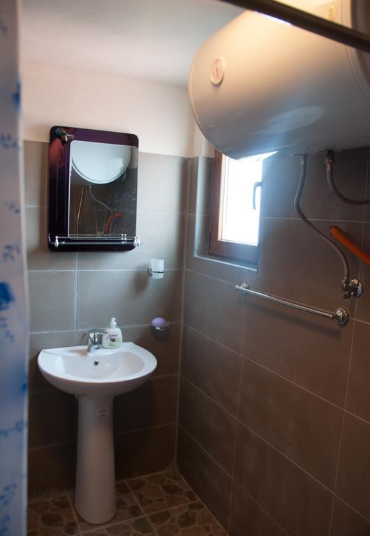 Aste Guesthouse Tropoje الغرفة الصورة