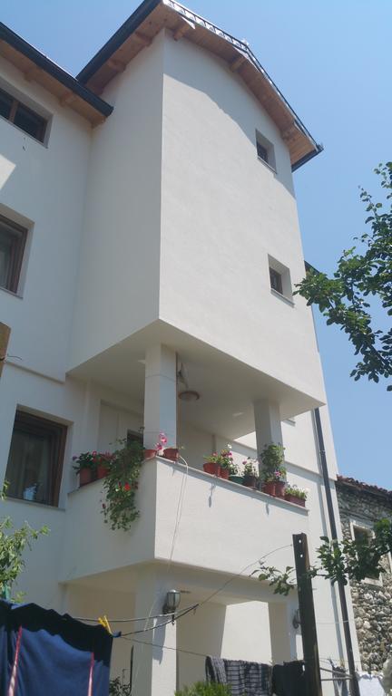 Aste Guesthouse Tropoje المظهر الخارجي الصورة