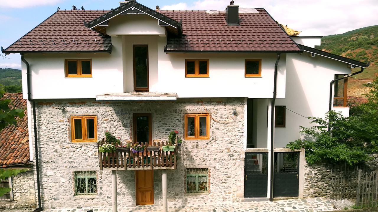 Aste Guesthouse Tropoje المظهر الخارجي الصورة