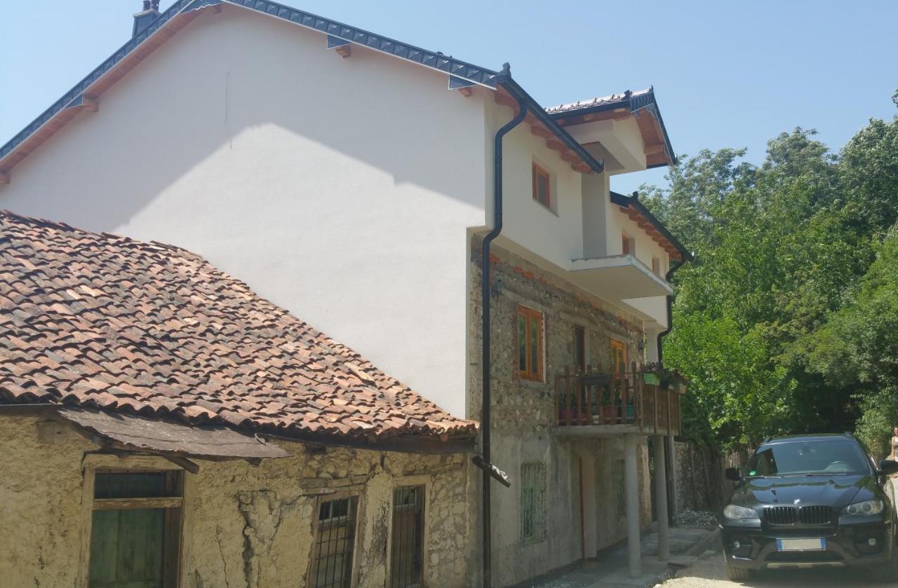 Aste Guesthouse Tropoje المظهر الخارجي الصورة